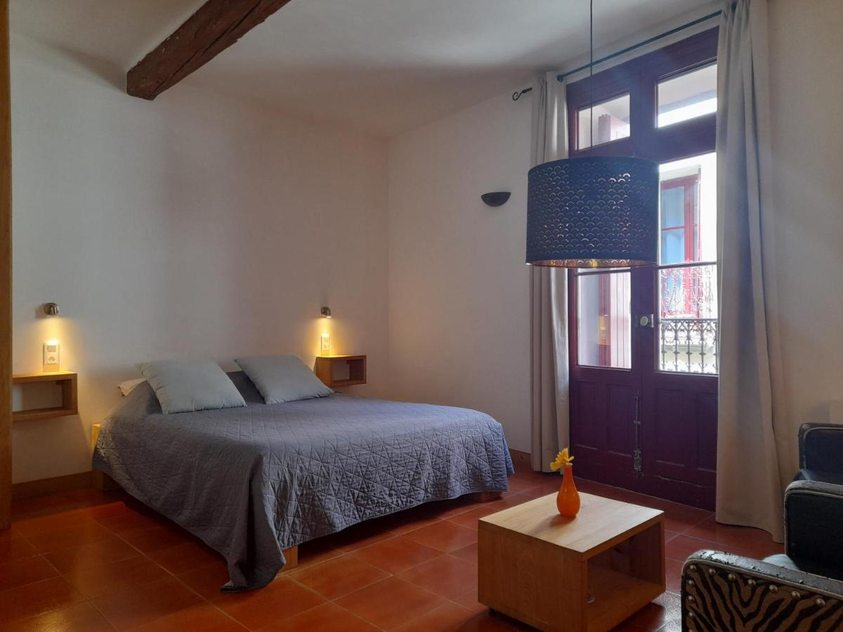 Les Studios De St Guilhem Saint-Guilhem-le-Desert Exterior photo