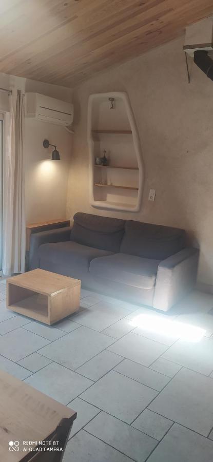 Les Studios De St Guilhem Saint-Guilhem-le-Desert Exterior photo